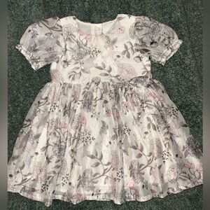 Beautiful toddler girl dress. H&M size 2T.